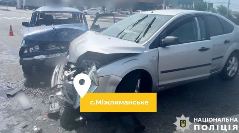 В Одеському районі водійка не пропустила авто, а мала: троє людей у лікарні з численними травмами