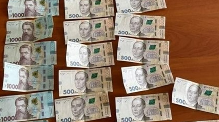 Запропонував хабаря за непритягнення до відповідальності та повернення транспортного засобу