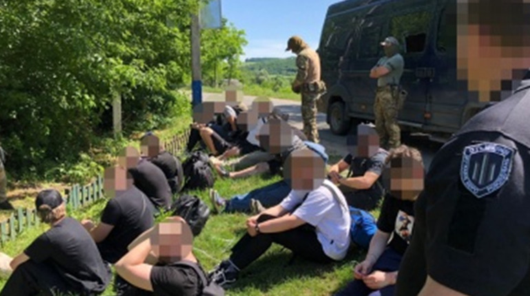 Сотня ухилянтів: на Одещині чоловіки намагалися незаконно перетнути кордон