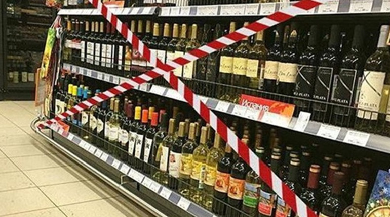 На ТОТ Запорізькій області запроваджують тимчасову заборону на продаж алкоголю. Що трапилося