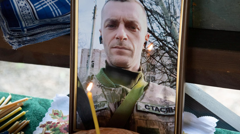 Нікополь попрощався з Героєм Станіславом Мудрим