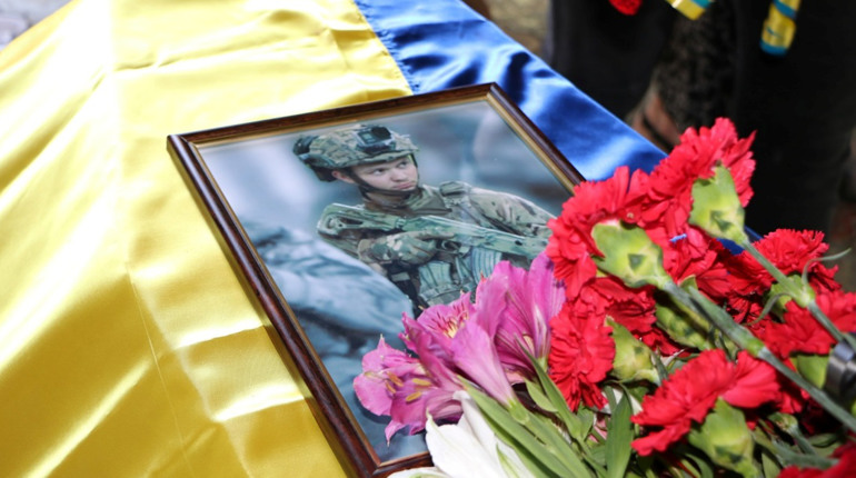Нікополь попрощався з Героєм Данилом Кольцовим