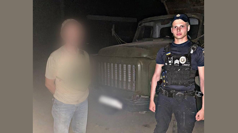 Втік на краденій вантажівці, протаранивши огорожу: злочин на Ржищівщині