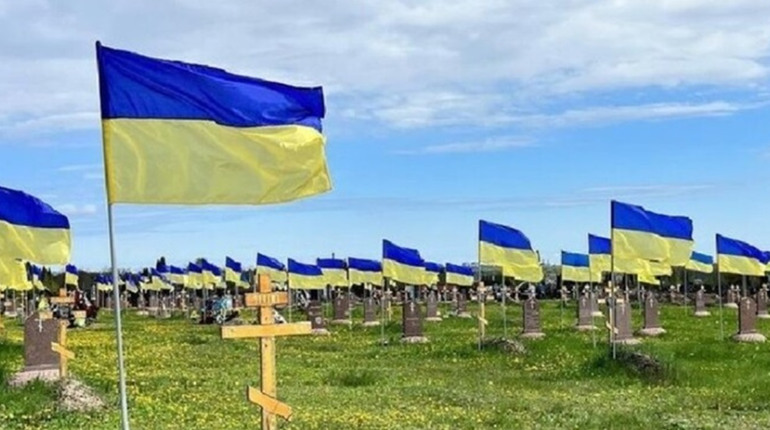 Розривають і рівняють із землею. На Скадовщині окупанти нищать могили українських військових