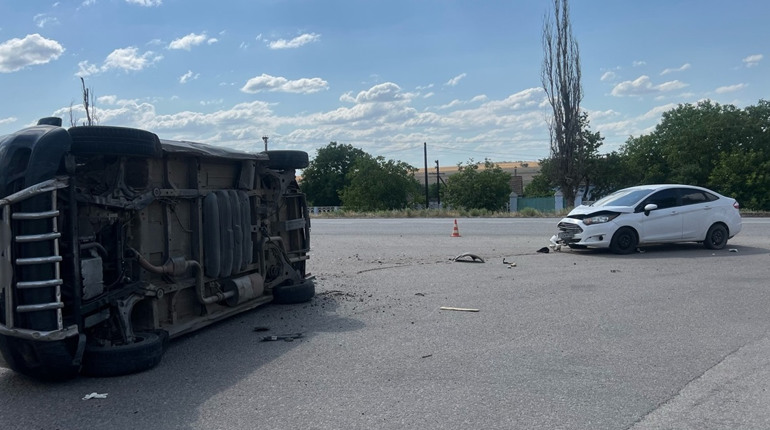 Автотроща на Миколаївщині: постраждали п'ятеро дітей. Поліціянти з'ясовують обставини пригоди