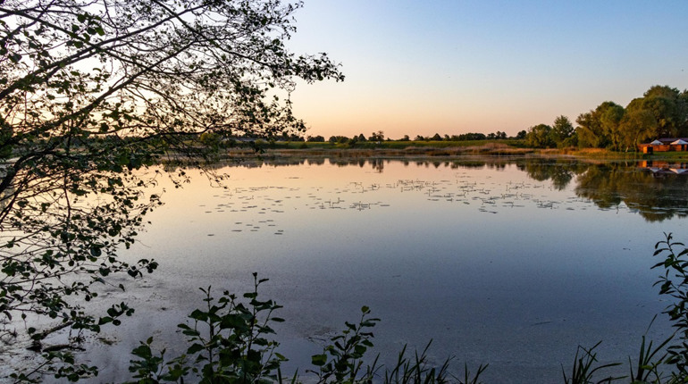 Сонце сідає у води Чернечі. Яким був вечір на березі озера