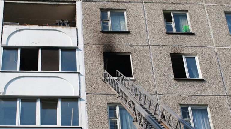 Пожежа в дев’ятиповерхівці: в Южноукраїнську врятували жінку від отруєння продуктами горіння
