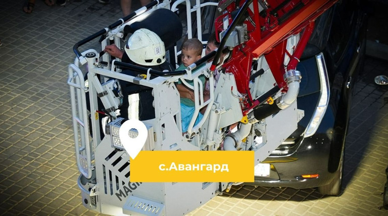 В Авангарді з палаючої квартири врятували матір з сином: задіяли автодрабину