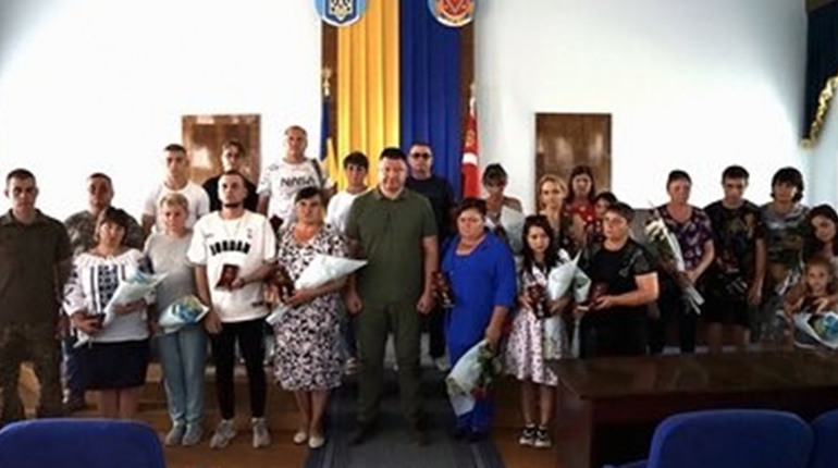 Рідним загиблих воїнів вручали ордени “За мужність III ступеню”