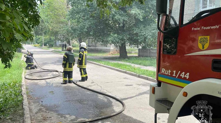 Добровольці-рятувальники Покровська борються з пожежами у Родинському: два виклики за добу