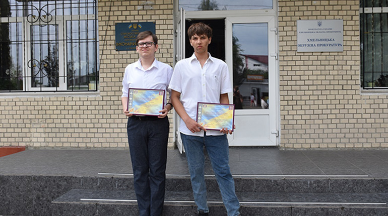 Грошову премію отримали старокостянтинівські випускники за високі досягнення у навчанні