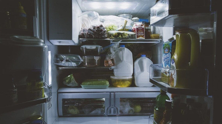Що робити, аби зберігати продукти й страви під час відключень електрики?