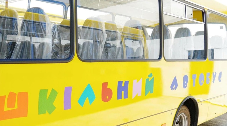 Шосткинській громаді передали новий шкільний автобус