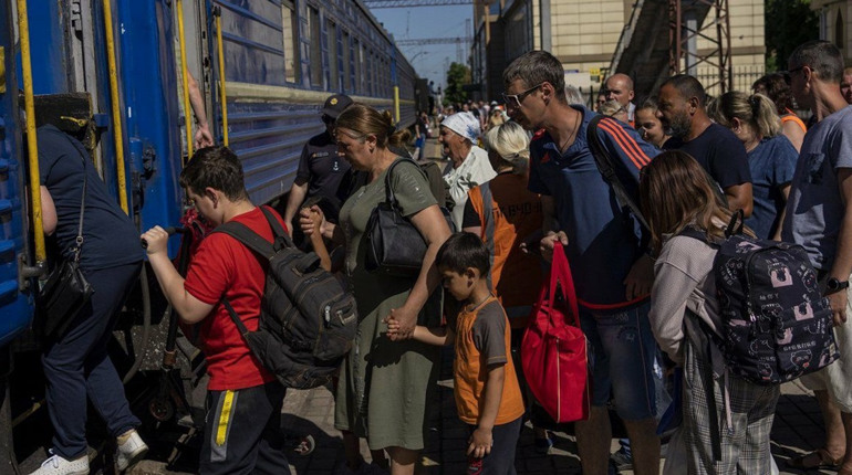 Продовжується евакуація сімей із дітьми з прифронтових районів Харківської області