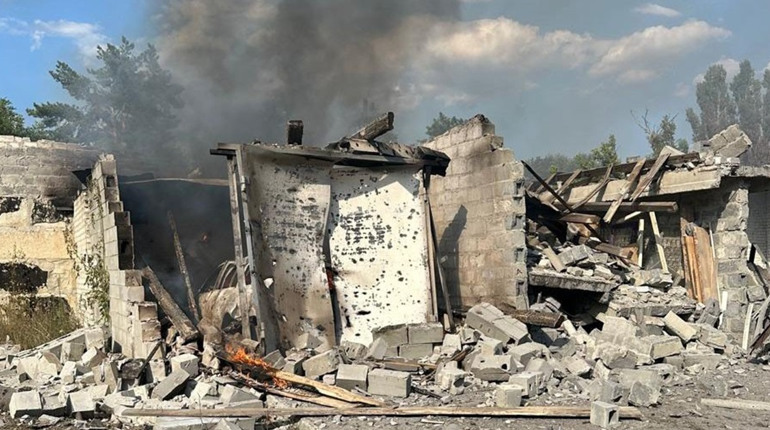 Торецьк під ударом: місто вихідними зазнало масштабних руйнувань внаслідок авіаударів та обстрілів