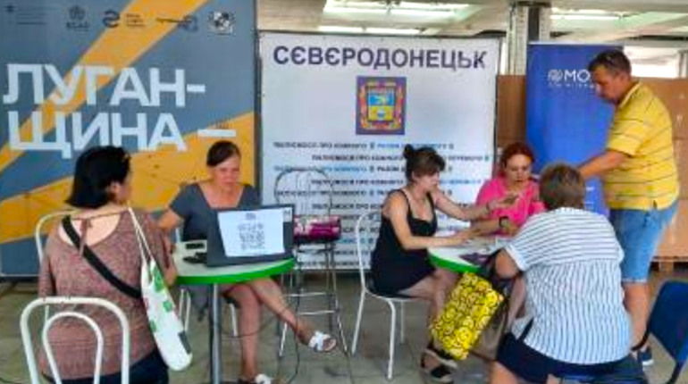Гуманітарка від МОМ. Переселенці з Луганщини отримали побутові набори
