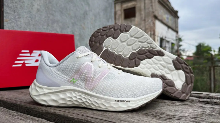 Де можна замовити оригінальні жіночі кросівки New Balance?