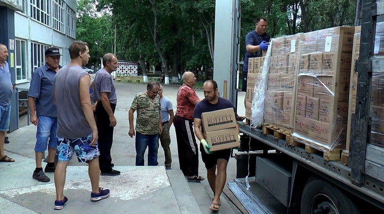 У Лозовій видали понад 1400 продуктових наборів. Хто отримав гуманітарну допомогу