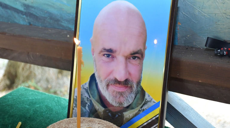 Нікополь провів в останню путь захисника України Василя Фролова