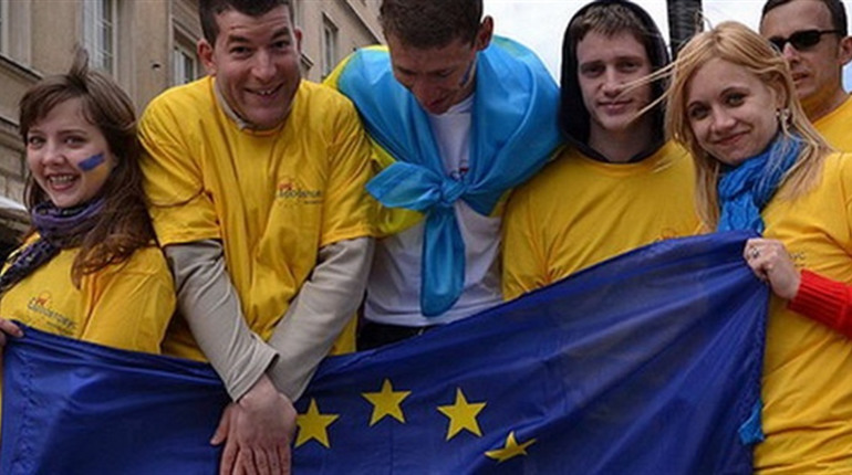 На Донеччині триває прийом заявок на конкурс "Молода людина року"