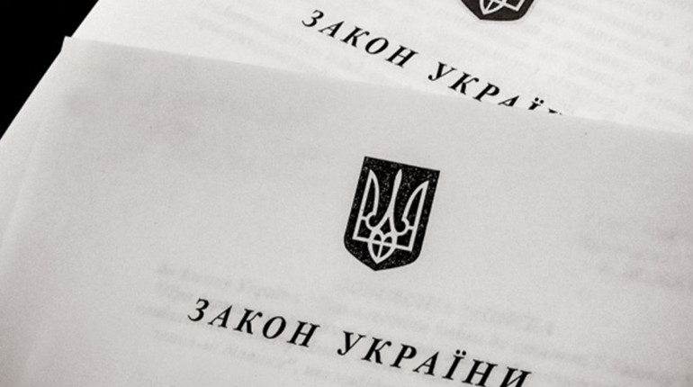 Зеленський підписав закон про декриміналізацію дрібних крадіжок до 3 тисяч гривень