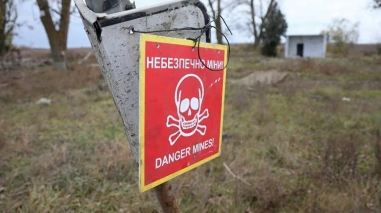 У Лозівський громаді на невідомому предметі підірвався чоловік: подробиці