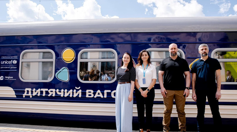Перший в історії Укрзалізниці дитячий вагон вирушив у рейс: як він обладнаний