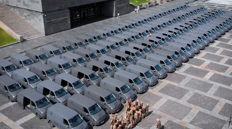 Підрозділи ДПСУ отримали від фонду MK Foundation 100 бусів Volkswagen