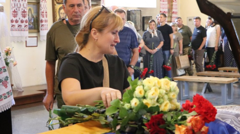 У Полтаві провели в останню дорогу загиблого Героя Сергія Пожидаєва з Волновахи