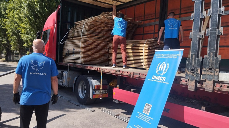 Партнери продовжують допомагати в подоланні наслідків ворожих обстрілів у Нікополі