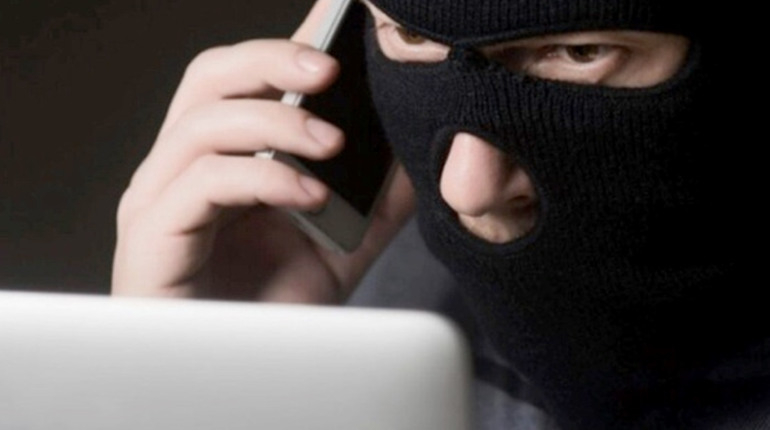 Шахраї знов ошукали жителів Херсонщини — троє людей втратили 45 тисяч гривень