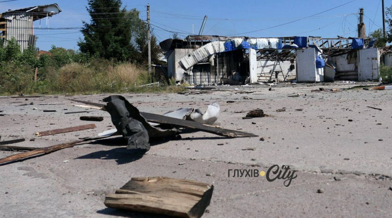 «Все палало, небо було червоним». Що кажуть глухівчани про масований обстріл міста та його наслідки