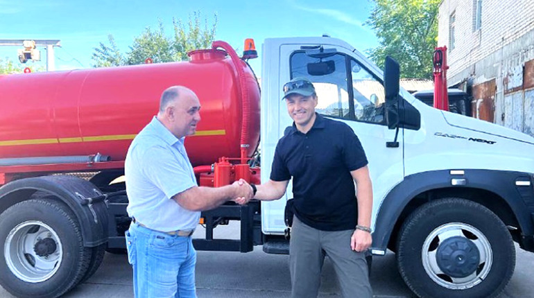 Аби не потонули у лайні. Жителів окупованої Луганщини рятуватиме асенізатор з Татарстану