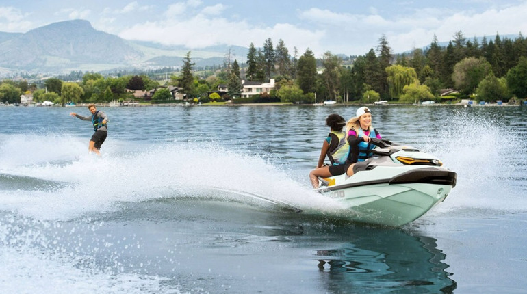 Ідеальний партнер для вейкбордінгу - гідроцикл Sea-Doo Wake Pro