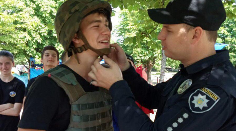 Молодь з Луганщини запрошують приєднатися до Всеукраїнського вишколу "Джура - поліцейський"