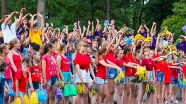 В дитячому центрі "Артек” влітку відпочили 16 дітей пільгових категорій зі Сватівщини