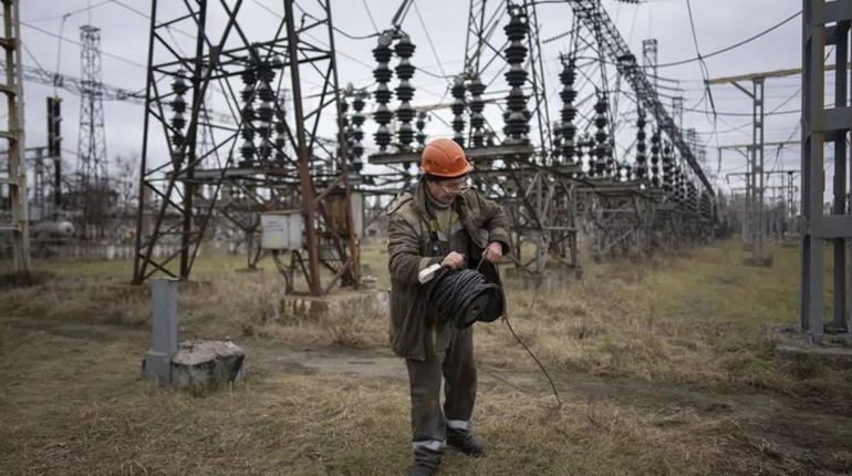 По всій Україні введено екстрені відключення світла через атаку росіян на енергосистему