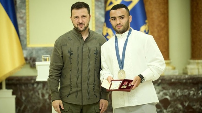 Президент України нагородив запорізького олімпійського призера та його тренера