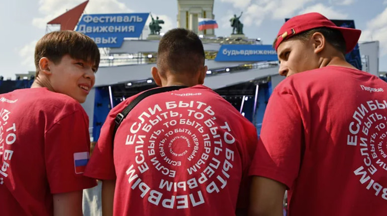 Новий "шкільний рух". Дітей Луганщини окупанти заганятимуть у дитячу організацію країни-агресорки