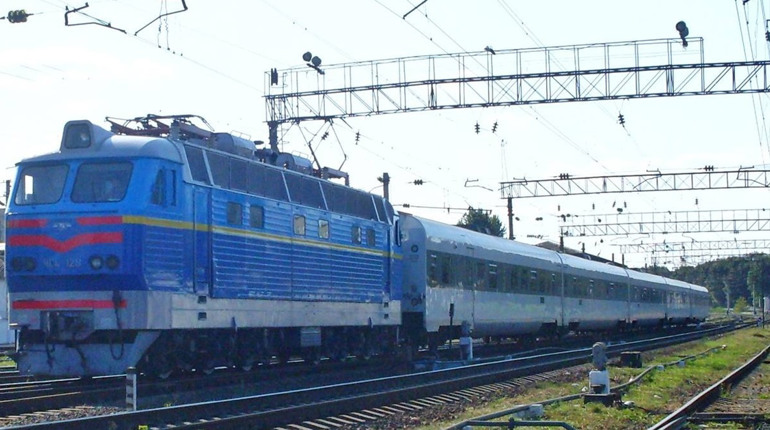 Внаслідок російських обстрілів потяги через Полтавщину затримуються