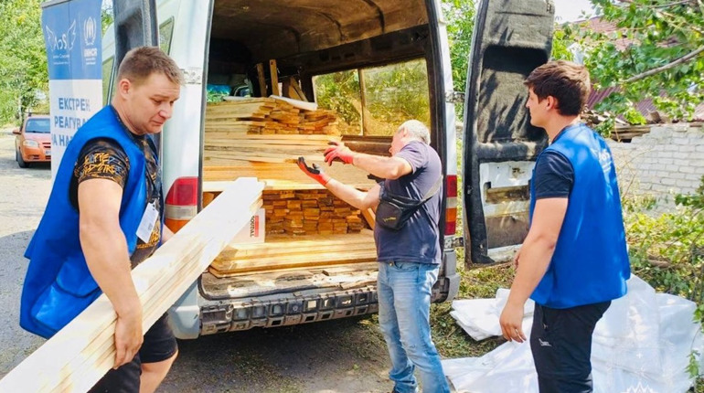 БФ "Янголи Спасіння" надав будівельні матеріали постраждалим від обстрілу в Покровську