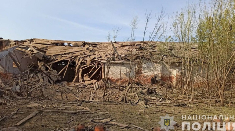 У Глухові пошкоджено ангар наукового закладу, в Шалигиному — знищено будинки. Наслідки обстрілів