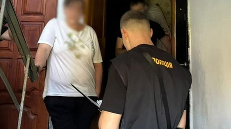 Шахрайська схема у виправній установі: затримано групу ув'язнених та їхню спільницю