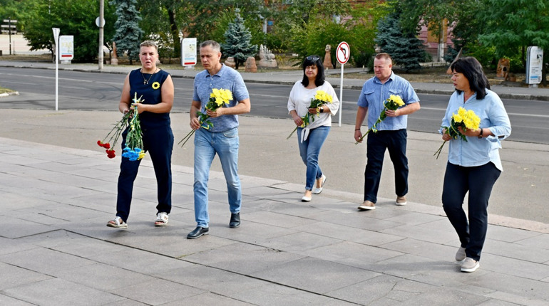 У Нікополі вшанували пам'ять загиблих захисників України з нагоди Дня пам'яті