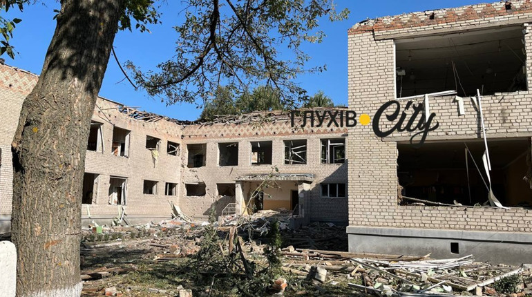 Росіяни зруйнували будівлю початкової школи в Глухові