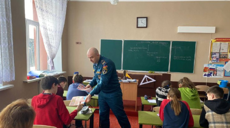 Пропаганда посилюється. На окупованій Луганщині в школах вивчатимуть вірші про т.зв. "СВО"