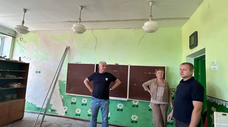 Початкову школу окупанти хочуть відкрити у Великій Благовіщенці: чи встигнуть вони це до 1 вересня?