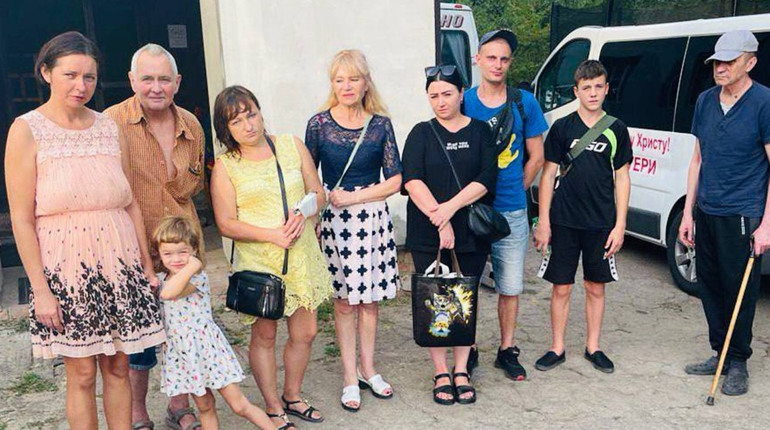 Волонтери та благодійники активно допомагають в евакуації жителів Покровська