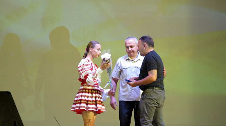 У Жовтих Водах родинам полеглих героїв вручили відзнаки "Почесний громадянин"