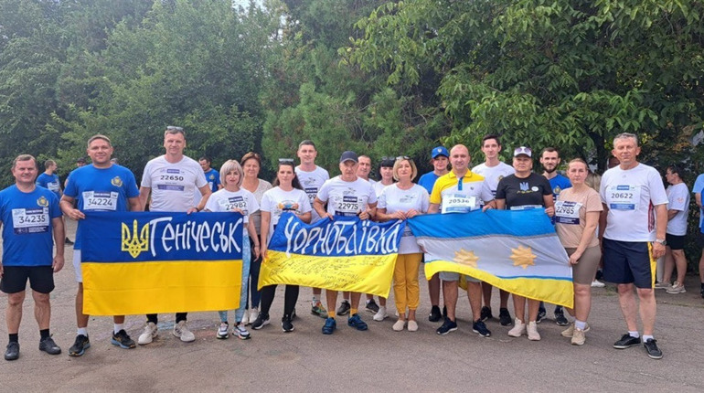 Співробітники Генічеської МВА долучилися до патріотичного забігу. Фото